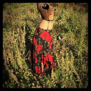 Fully Lined Nine West Rose 🌹Black 💯 Silk Skirt